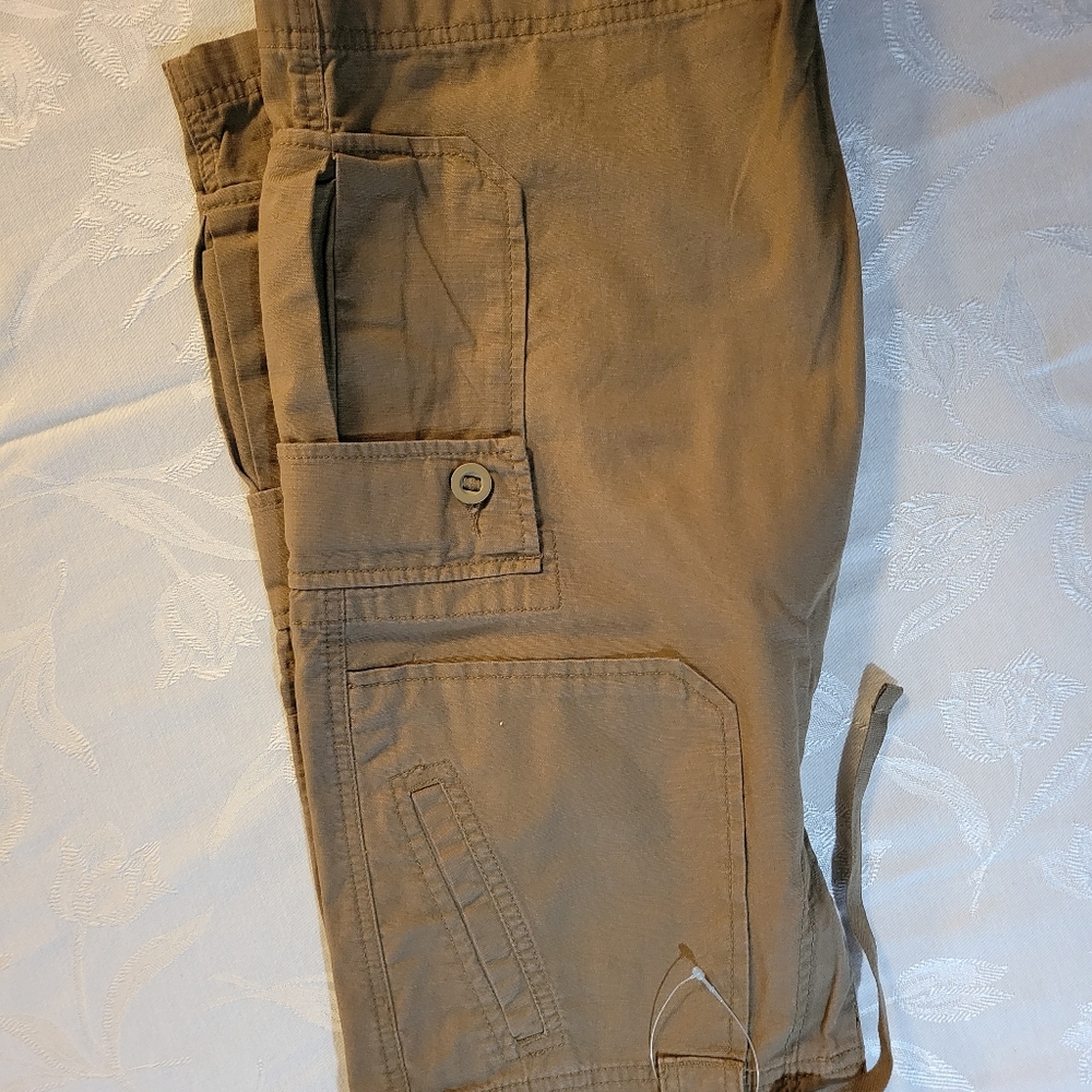 Women's khaki cargo shorts size 8